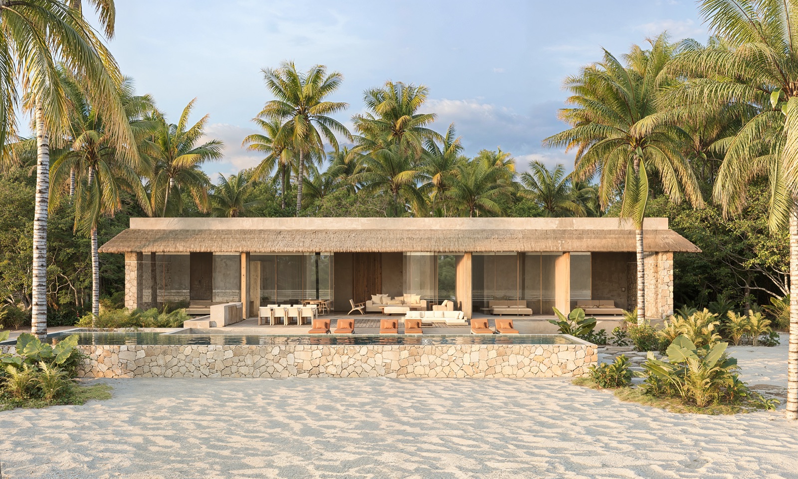 Three-bedroom beachfront residence design